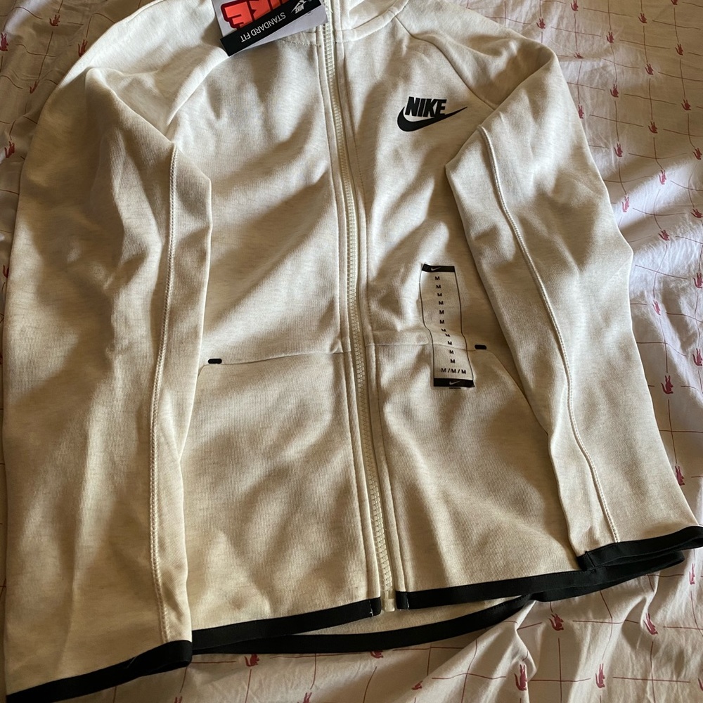 Boys Nike sweater. New with tags